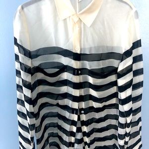 Cream and black sheer Club Monaco top 🤍🖤